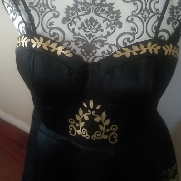 Ally black and gold dress - Picture 7 of 7